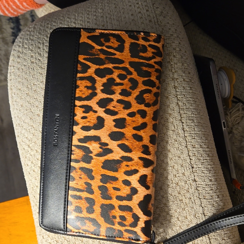 Bostanten  Animal print phone clutch wallet .